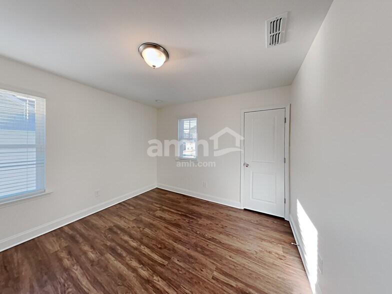 Building Photo - 3247 Brierhill Rd