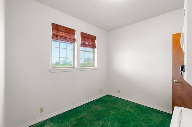 Building Photo - 1140 Ocean Shores Blvd SW