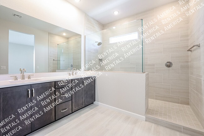 Building Photo - Desirable Community of Arabella