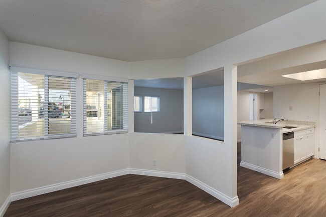 Building Photo - Imperial Beach: Unobstructed Ocean and Pier Views with 2 Balconies!!!