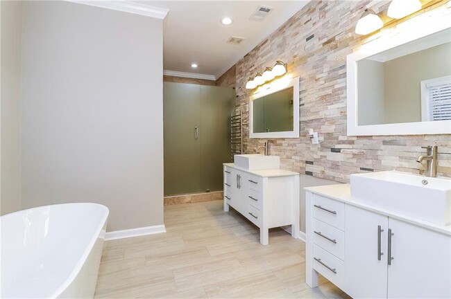 Building Photo - 4445 Greycliff Pointe