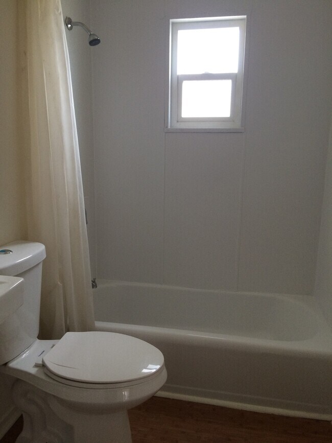 Building Photo - Great Price for Great location!