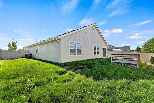 Building Photo - Available July 5th, 3bd/2b Meridian Home