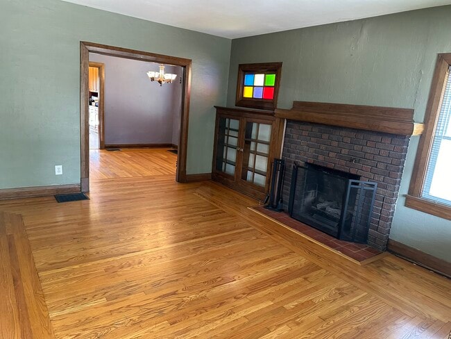 Building Photo - 331 Pearl St