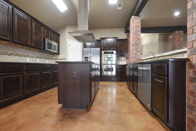 Building Photo - 7100 Almond Dr