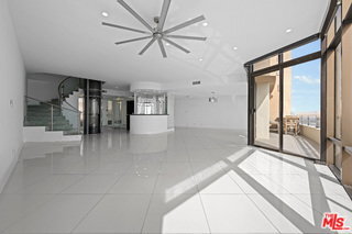 Building Photo - 4267 Marina City Dr