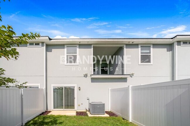 Building Photo - 509 Narnia Ct