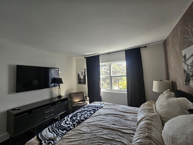 Building Photo - 1541 S Ocean Blvd