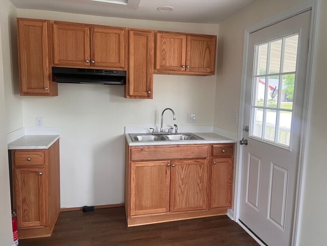 Building Photo - One Bedroom /One Bath House