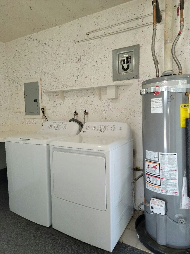 Building Photo - Renovated 2bd/1bth Single Family Home in R...