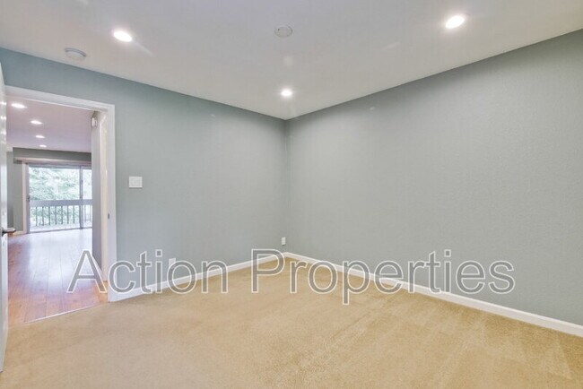 Building Photo - 505 Cypress Point Dr