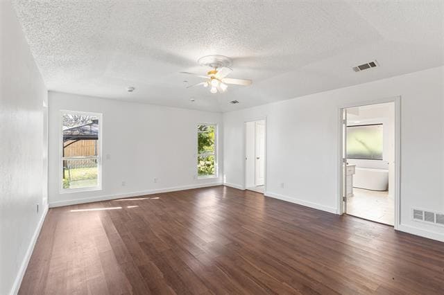 Building Photo - 3005 Club Hill Dr