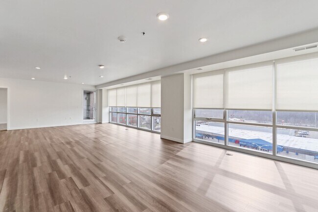 Building Photo - $1,950 | 1 Bedroom, 2 Bathroom Condo | Pet Friendly* | Available for Immediate move-in!