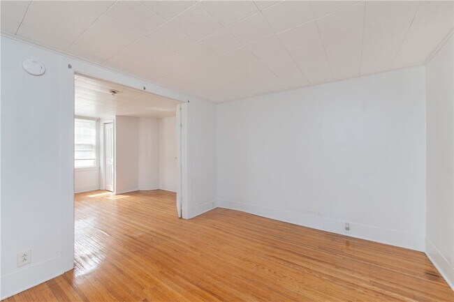 Building Photo - 54 Sanford St