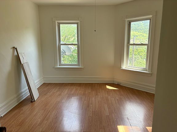 Building Photo - Clean 3 bedroom home
