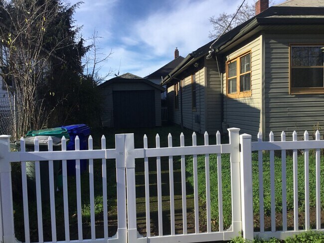 Building Photo - HUMBOLDT STUNNER