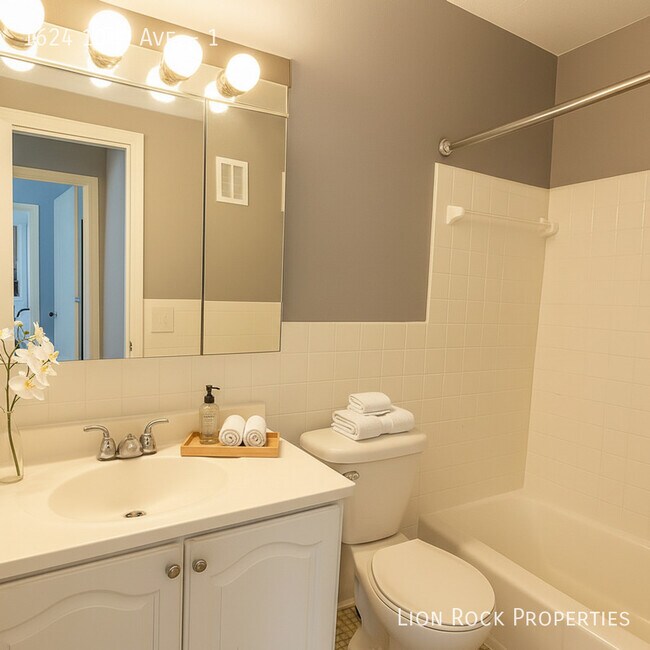 Building Photo - 1624 10th Ave