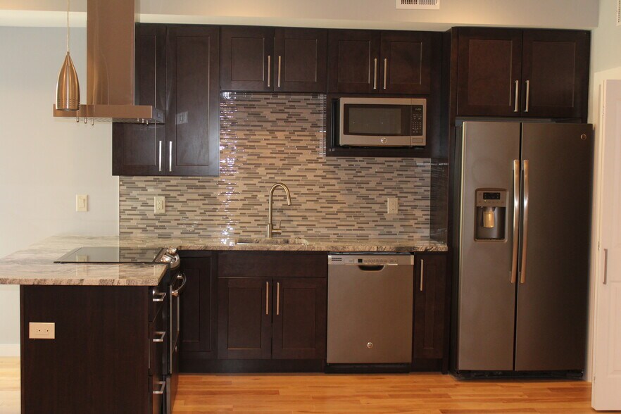 Granite countertope - 708 N 19th St