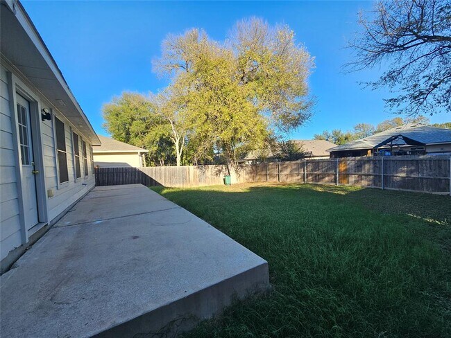 Building Photo - 5213 English Glade Dr