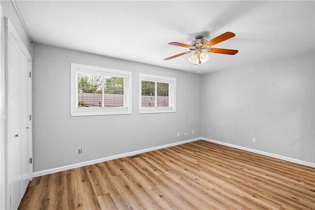 Building Photo - 574 S Sang Ave