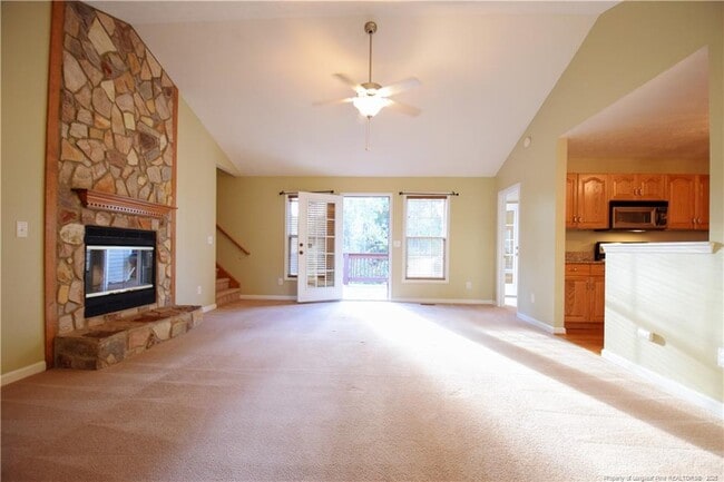 Building Photo - 42 Mayflower Ct