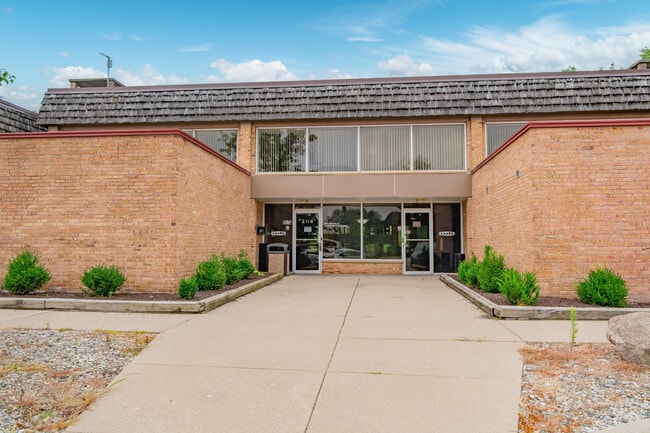 Building Photo - 2118 Pauline Blvd