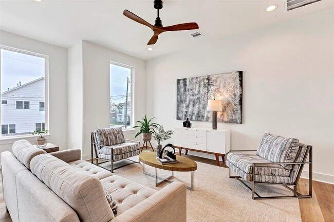 Building Photo - 4703 Oats St