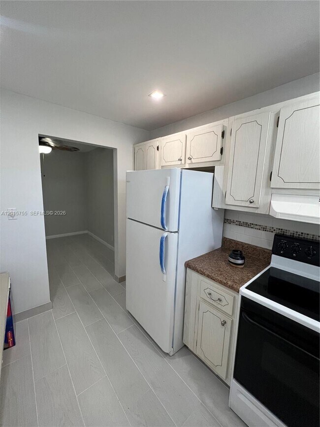 Building Photo - 501 Blue Heron Dr