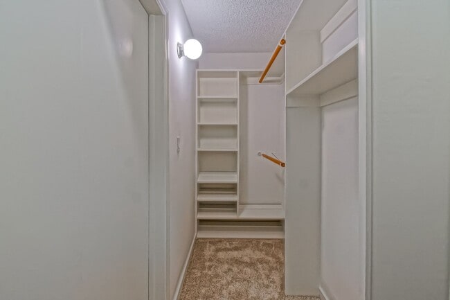 Building Photo - Newly Remodeled, Bright & Airy End Unit Condo in the beautiful "Villa Florenza" Complex in the he...
