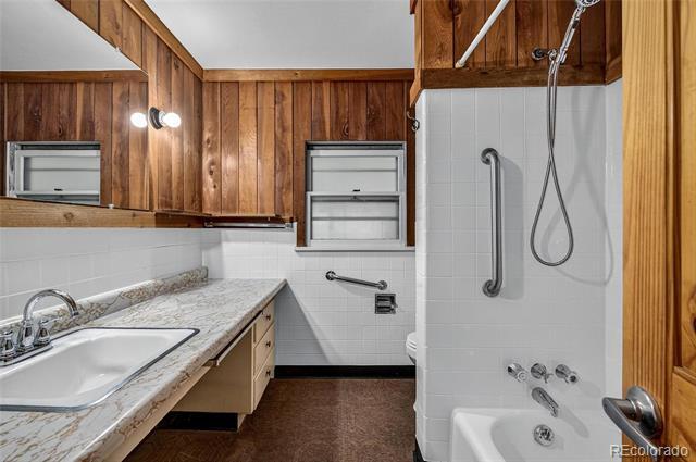 Building Photo - 5519 S Greenwood St