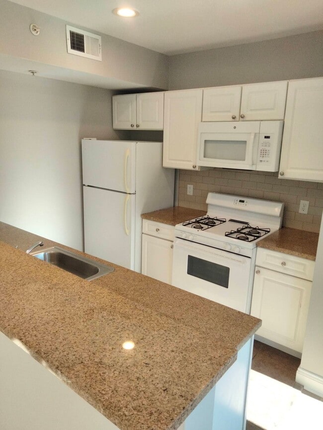 Building Photo - 52 Imlay St