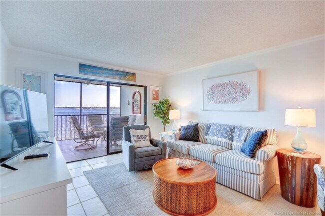 Building Photo - 10 NE Plantation Rd