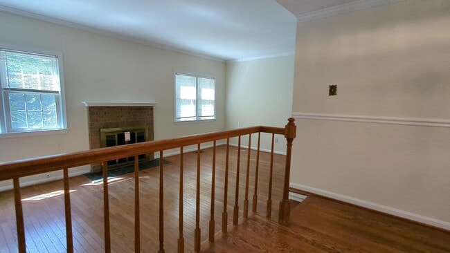 Building Photo - Classic 4 Bed 3.5 Bath Brick Townhome With...