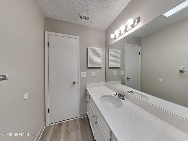 Building Photo - 3121 Southwell Ct