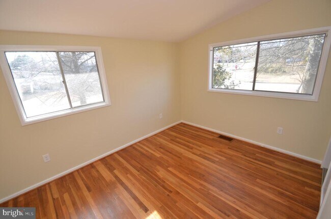 Building Photo - 5900 King James Dr
