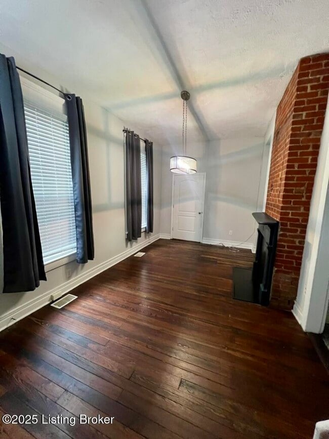 Building Photo - 925 S Preston St