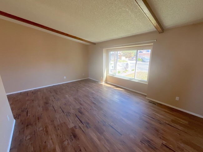 Building Photo - 5 Bedroom Home Available Near Research Pkw...