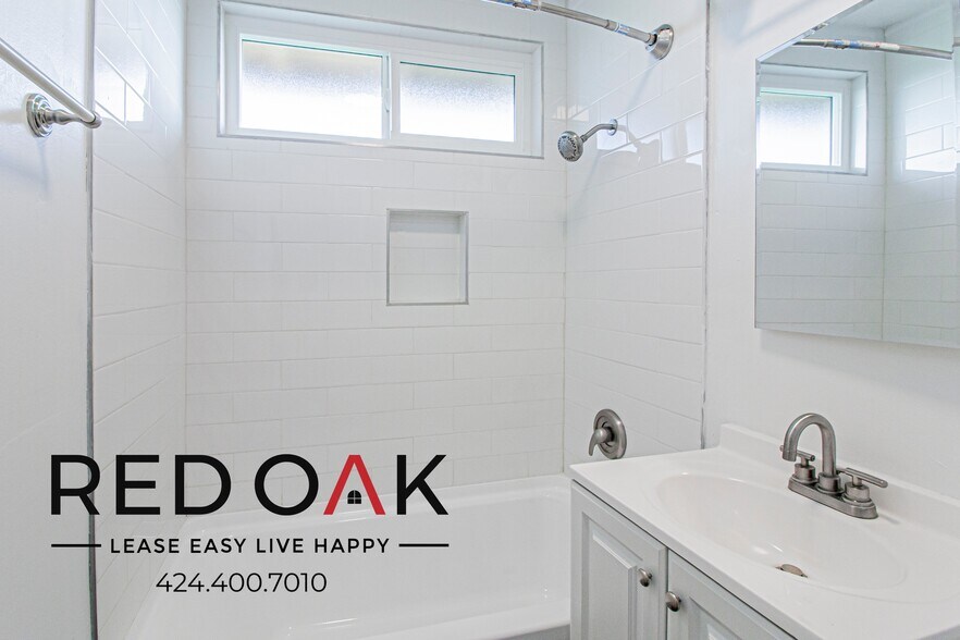 Building Photo - 901 Centinela Ave