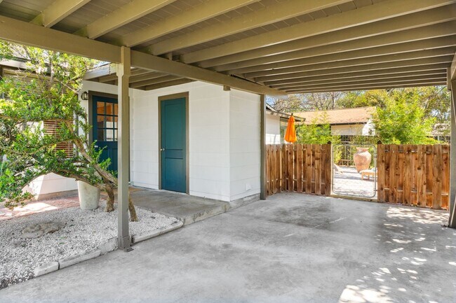 Building Photo - Centrally Located - Minutes from Dell Children's Hospital