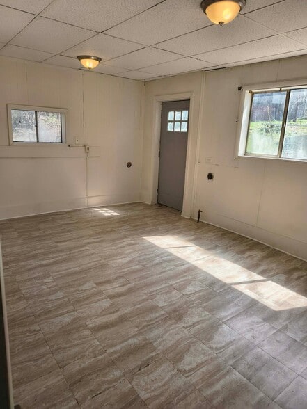 Building Photo - 225 E 5th Ave