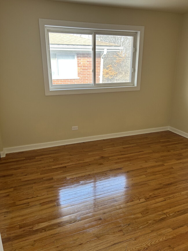 Building Photo - 1002 Parkwood Dr