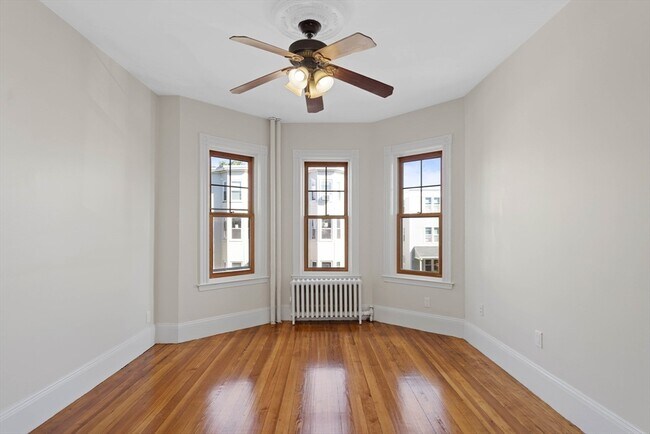 Building Photo - 21-1/2 Mt Vernon St