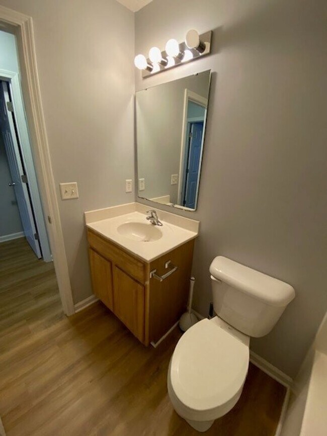 Building Photo - Welcome to this beautiful 4 bedroom, 2 bathroom home located in the desirable area of Wilmington,...