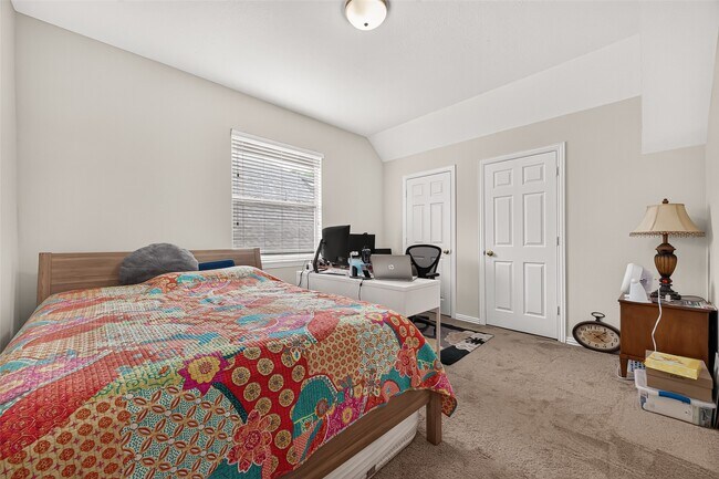 Building Photo - 214 Kentwood Ridge Ct