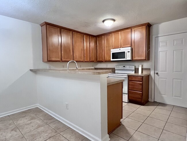 Building Photo - 302 Cherry Way