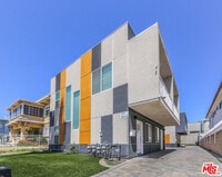 Building Photo - 954 1/2 S New Hampshire Ave