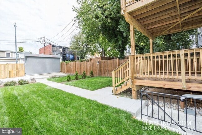 Building Photo - 547 Park Rd NW