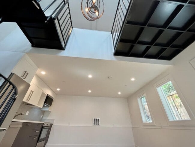 Building Photo - Recently Constructed, Fully Detached, Garden Unit, Utilities Included**Open House**