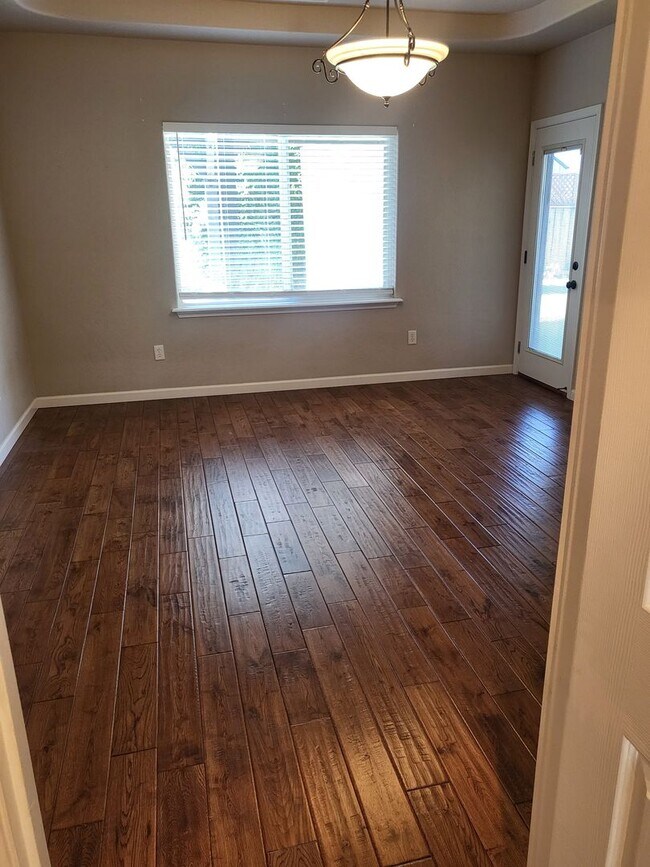 Building Photo - 3 bed 2 bath Home for Rent in Grants Pass