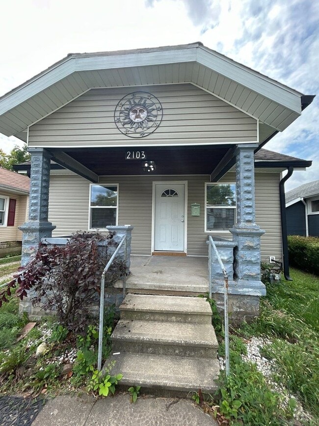 Building Photo - Charming 2-bedroom 1 bath home